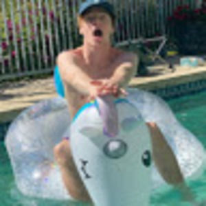 Meet your Posher, Casey